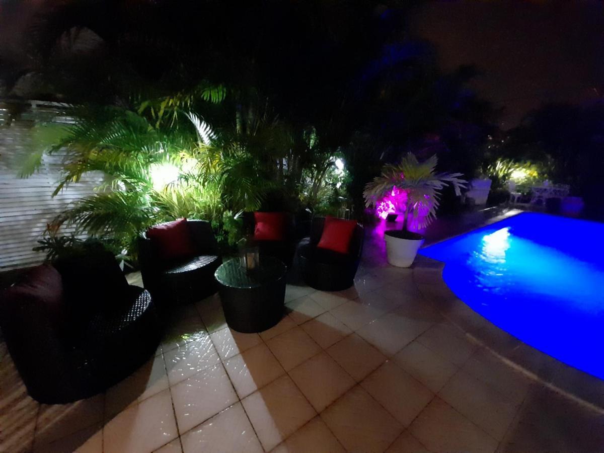 Coquet F2 Climatise Avec Piscine Au Lamentin Appartement Le Lamentin Buitenkant foto