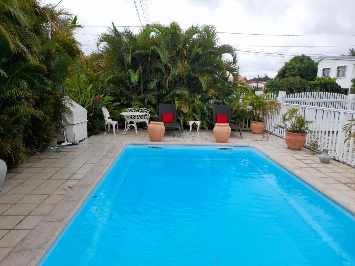 Coquet F2 Climatise Avec Piscine Au Lamentin Appartement Le Lamentin Buitenkant foto