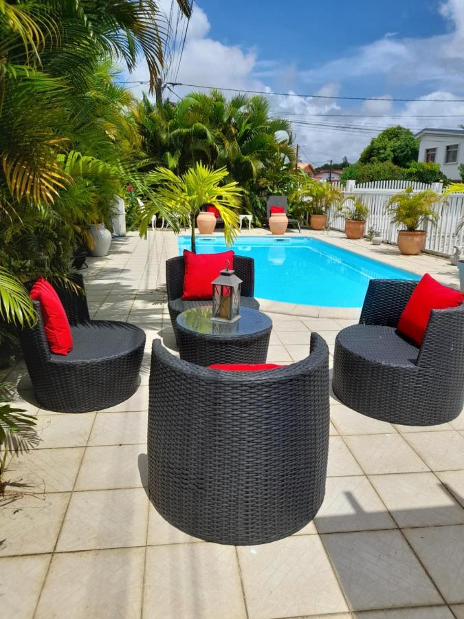 Coquet F2 Climatise Avec Piscine Au Lamentin Appartement Le Lamentin Buitenkant foto