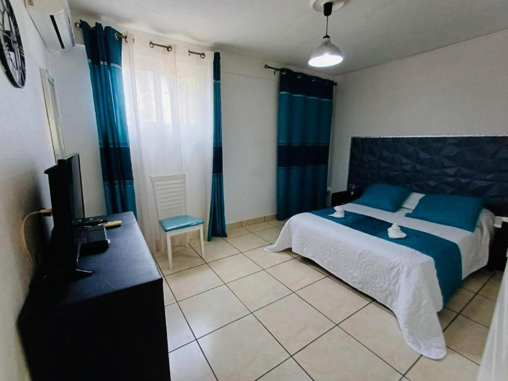 Coquet F2 Climatise Avec Piscine Au Lamentin Appartement Le Lamentin Buitenkant foto